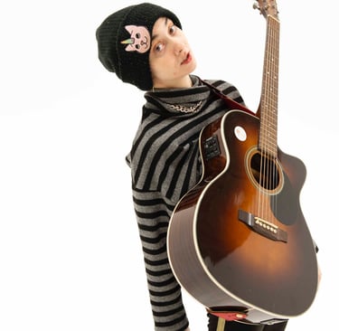 Mel Quinn, quirky singer songwriter from Hertfordshire