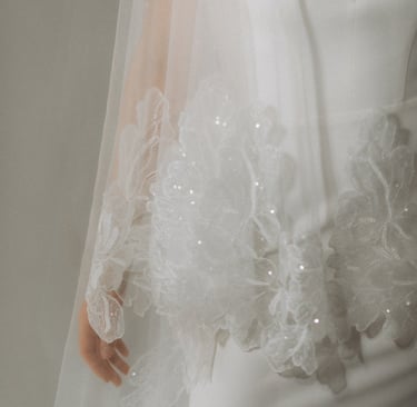 a woman in a white dress with a veil and veiled veil