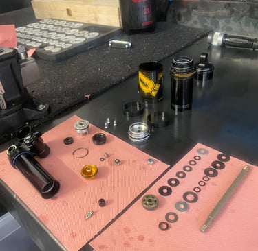 amortisseur ohlins démonté