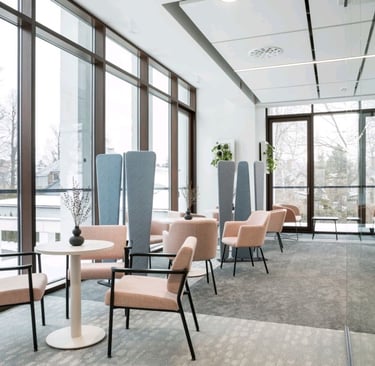 Espace de collaboration aménagé dans un lieu de travail