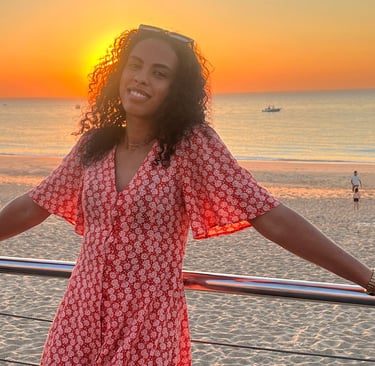 Donia responsable de Ménage Capbreton pour la Conciergerie Capbreton. Contact : 06 10 83 83 31.