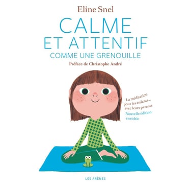 la couverture du livre "calme et attentif comme une grenouille" une fille assise avec une grenouille