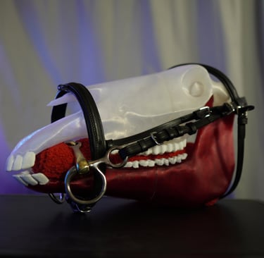 a red purse with a mouth shaped like a mouth