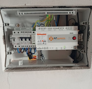 Passerelle photovoltaïque avec tores de mesure pour le suivi de la production et de la consommation