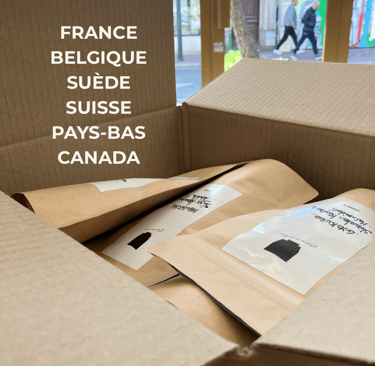 Sachets de thé dans un carton partant pour l'étranger
