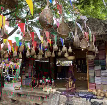 Famille laotienne dans un village au Laos