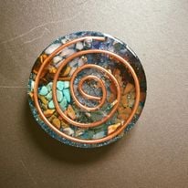pendentif d'orgonite, pierres naturelles fil de cuivre