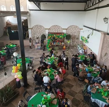 Fiesta infantil con decoracion tematica y servicio de carnitas para eventos en salon social