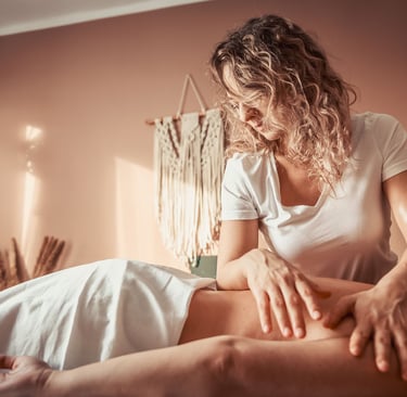 Emilia Tura wykonuje masaż w Jaworznie, metodą Lomi Lomi Bodywork