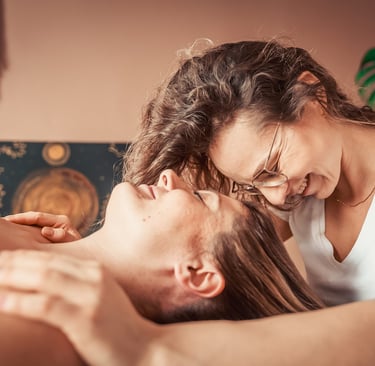 Emilia Tura wykonuje masaż w Jaworznie, metodą Lomi Lomi Bodywork