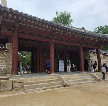Entrance to the Jongmyo Shrine site