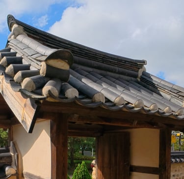 Traditional roof showing amkiwa and sumkiwa tiles