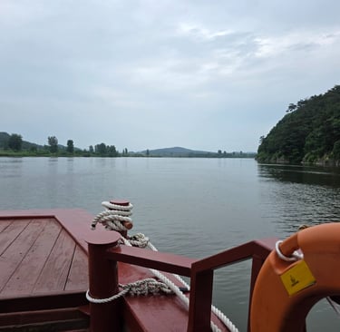 Boat leaving Gudeurae ferry dock to cruise the Baengmagang River