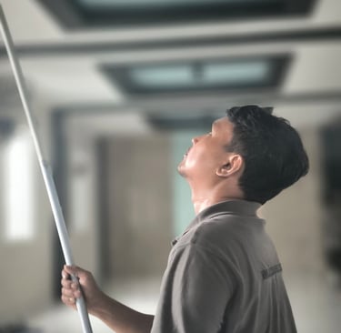 jasa pembersihan kaca lapangan padel surabaya