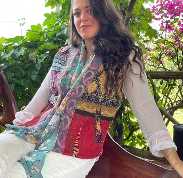 gilet realizzato con tessuto tradizionale Cantha