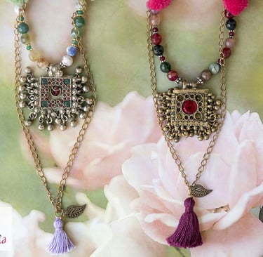 2 collane con pendenti Afghani