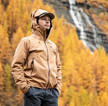 Portrait du photographe et accompagnateur en montagne Corentin Esmieu