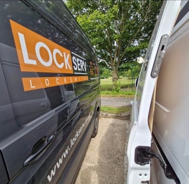 van hook deadlocks fitted mobile van lock fitters oxford van security oxford Lock Serv