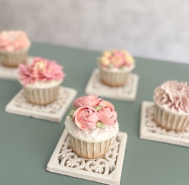 Kreminių gėlių dekoravimo pamoka - cooking classes