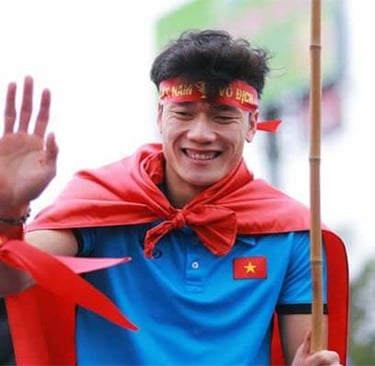 un jeun homme dire bonjour en vietnamien