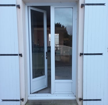 double porte en pvc posée par l'artisan menuisier en Vendée