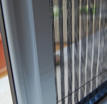 moustiquaire sur fenêtre PVC et Alu
