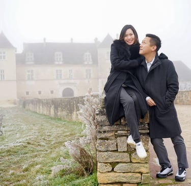 photo de couple en hivers dans les vignes du château du clos de vougeot