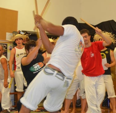 maculele de capoeira navarra en capoeira camp