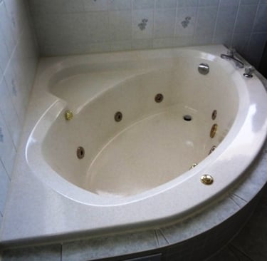 Jet bathtub refinished - looks new again