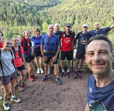 Coureurs réalisant un selfie en forêt Moselle