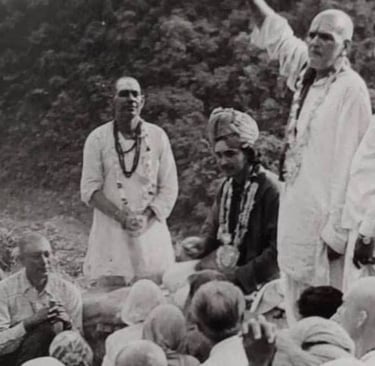 Shri Babaji Mahavatar e Shri Shastriji con devoti
