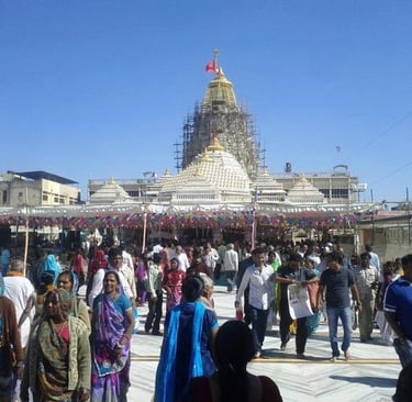Devoti al Tempio di Ambaji