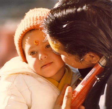Shri Babaji consola un bambino