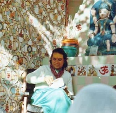 Babaji dà il darshan in terrazza
