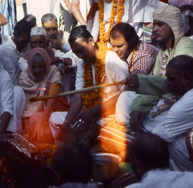 Shri Babaji offre uno yagya