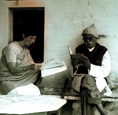 Gora Devi e Shri Shastriji leggono Gorakhvani