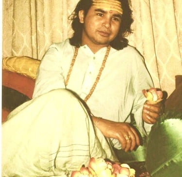 Shri Babaji distribuisce prasad
