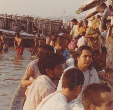 Babaji al bagno al fiume sacro