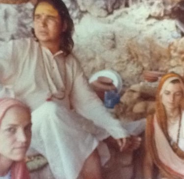Shri Babaji, Gora Devi e devoti
