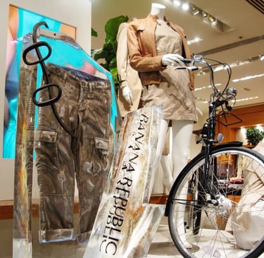 local de banana republic con una escultura de hielo por sancho sculpture estudio en buenos aires