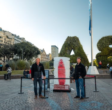 instalacion de hielo en el obelisco por gauchos de mar hecha por sancho sculpture 