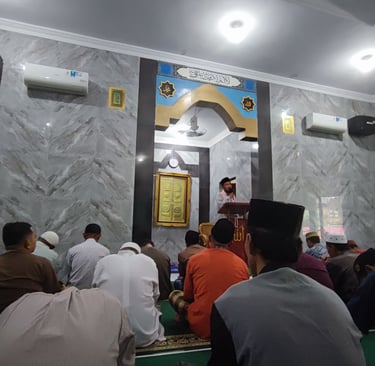 Masjid Pembagian Nasi Bungkus oleh PT Usaha Kiat Permata, Beras Harumas, Jumat Berkah, CSR