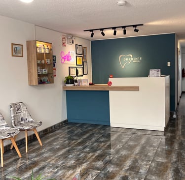 Recepción Clínica Dental Duprin's San Miguel - Ambiente Acogedor y Profesional