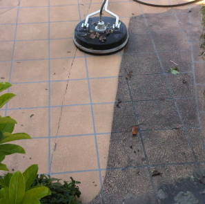 Nettoyage de terrasse au nettoyeur haute pression avec moitié de surface déjà propre à Verviers.