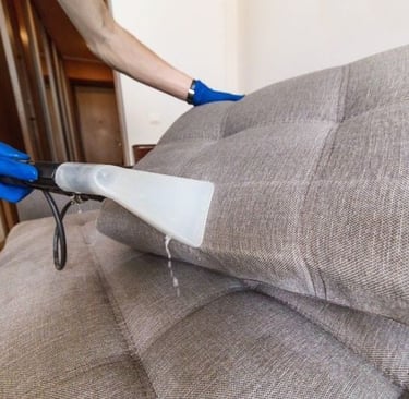 Nettoyage professionnel de canapé avec élimination des taches et saletés incrusté à Verviers.