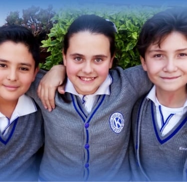 Estudiantes de secundaria del Colegio Anglo Mexicano KIPS en Valle Dorado Tlalnepantla.