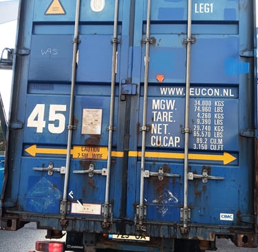 45'HC pallet wide door view