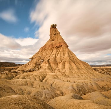 Formación rocosa única conocida como Castildetierra en el Parque Natural de las Bardenas Reales