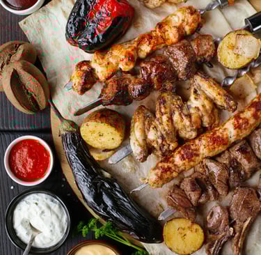 parrillada de carne en pinchos