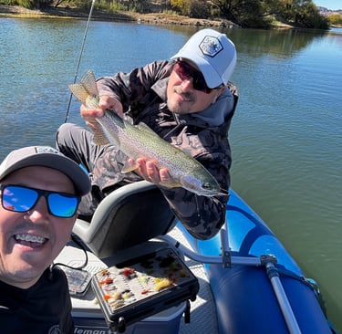 Flotadas de pesca con mosca en balsa Rio Chubut Patagonia